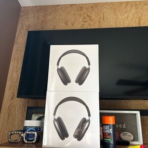 Apple Over-Ear Headphones - Black